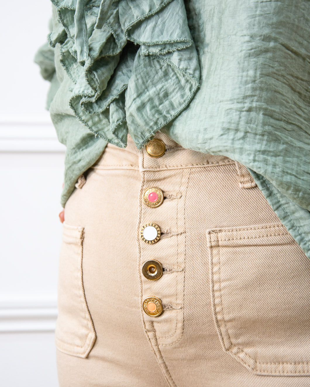 PANTALÓN BOTONES LASER CAMEL