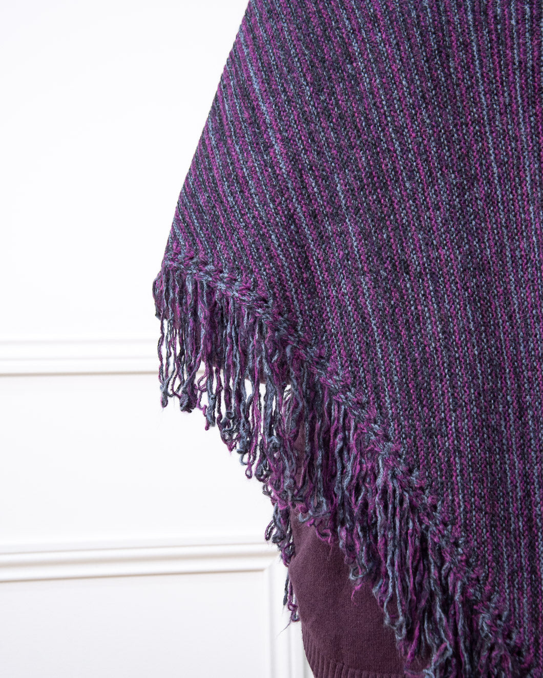 PONCHO FLECOS BERENJENA