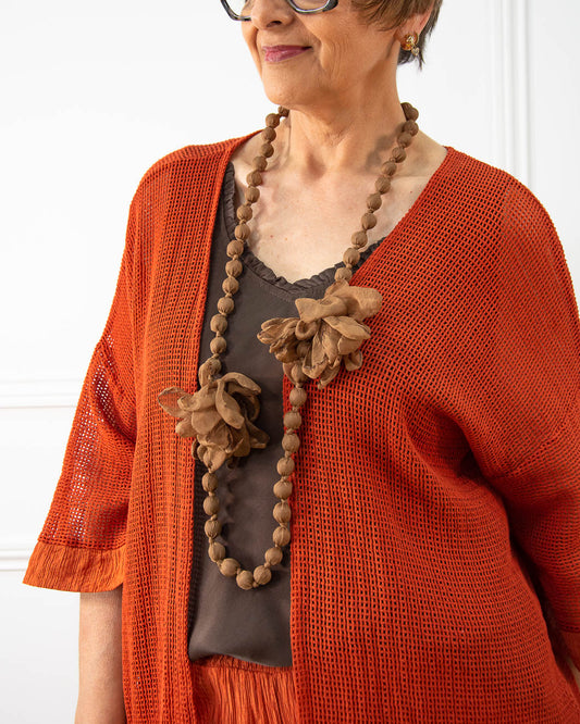 COLLAR SEDA FLOR MARRÓN