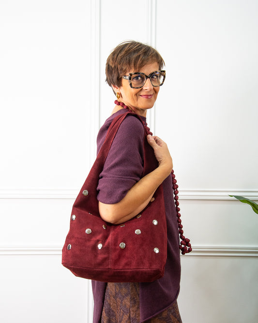 BOLSO GÓNDOLA TACHAS GRANATE