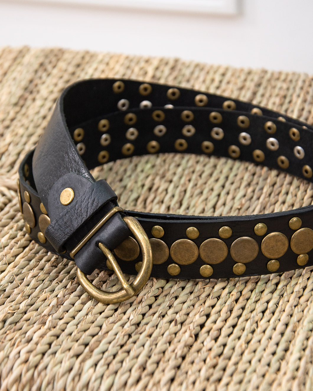 CINTURÓN TACHAS NEGRO (PEQUEÑO)