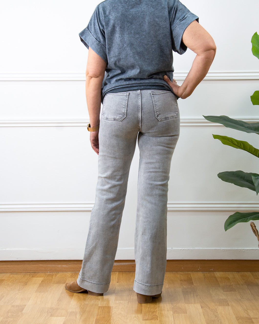 PANTALÓN BOTONES LASER GRIS
