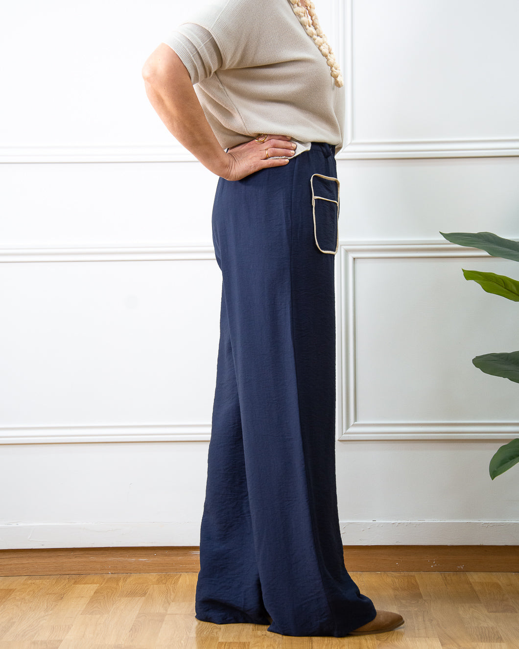 PANTALÓN BOLSILLOS AZUL MARINO
