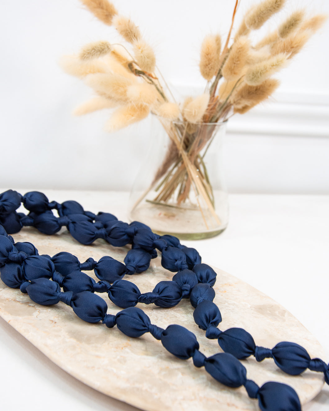 COLLAR SEDA AZUL MARINO