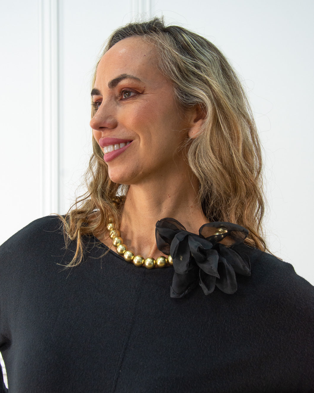 COLLAR FLOR CORTO NEGRO