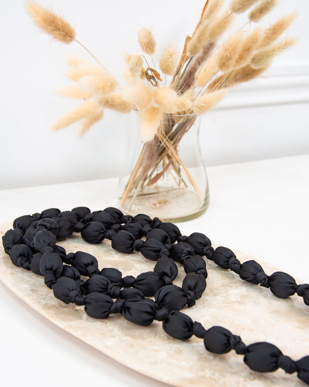 COLLAR SEDA NEGRO