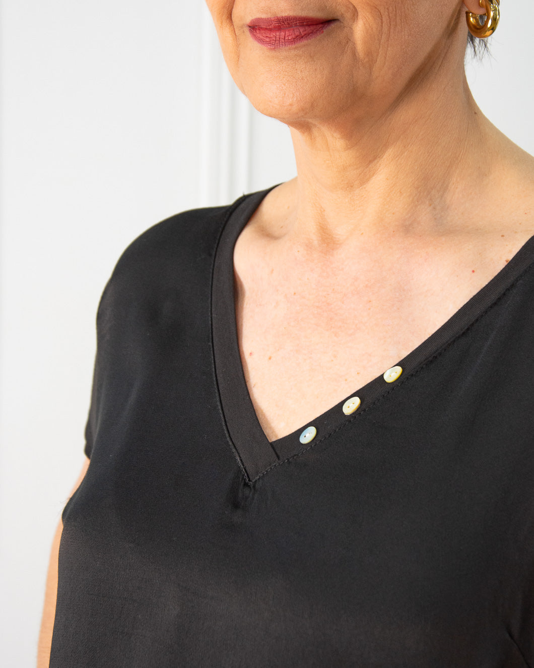 BLUSA BOTONES NEGRO