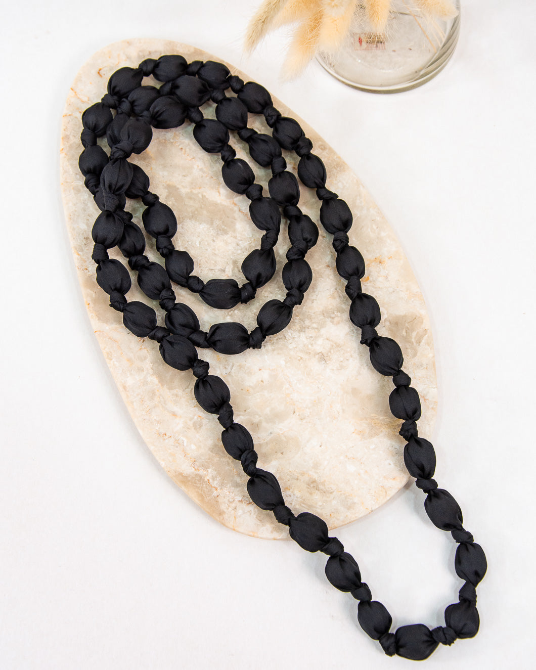 COLLAR SEDA NEGRO