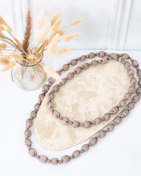COLLAR SEDA TAUPE