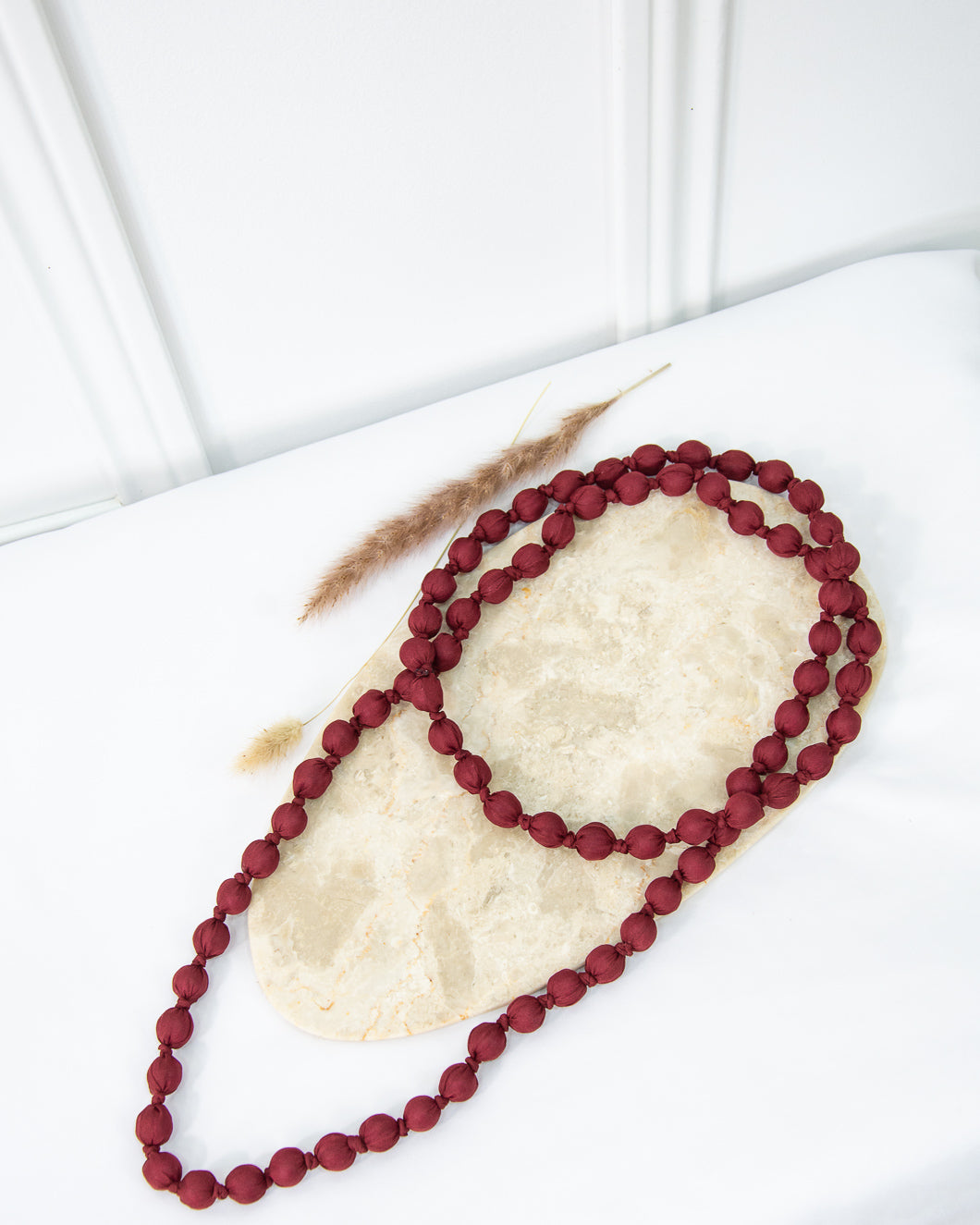 COLLAR SEDA GRANATE