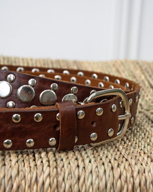 CINTURÓN TACHAS MARRÓN