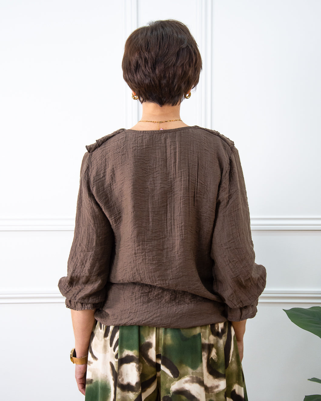 BLUSA VOLANTITO MARRÓN