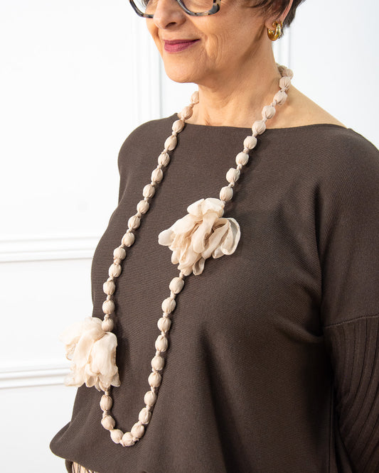 COLLAR SEDA FLOR ARENA