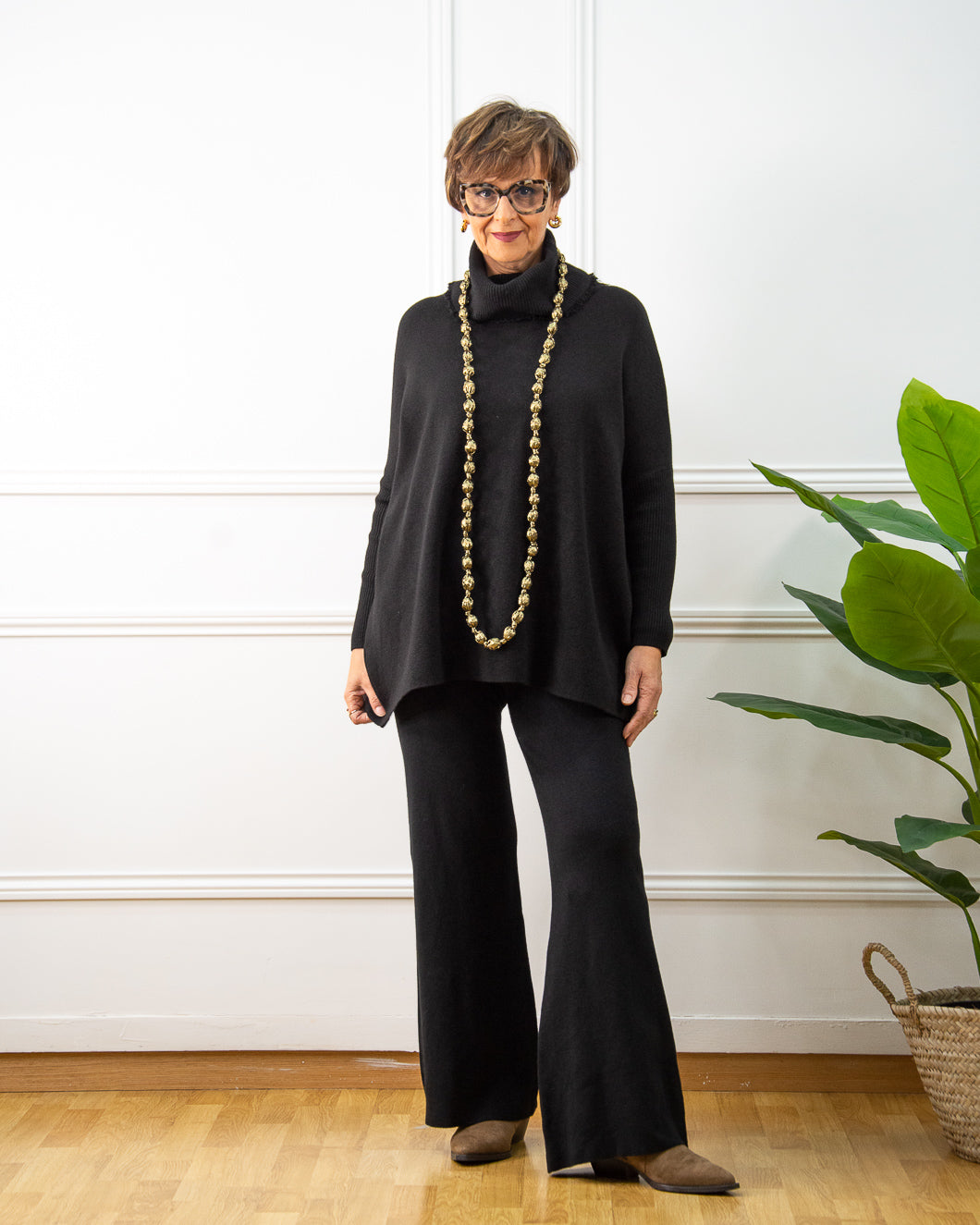 JERSEY CUELLO FLECOS NEGRO