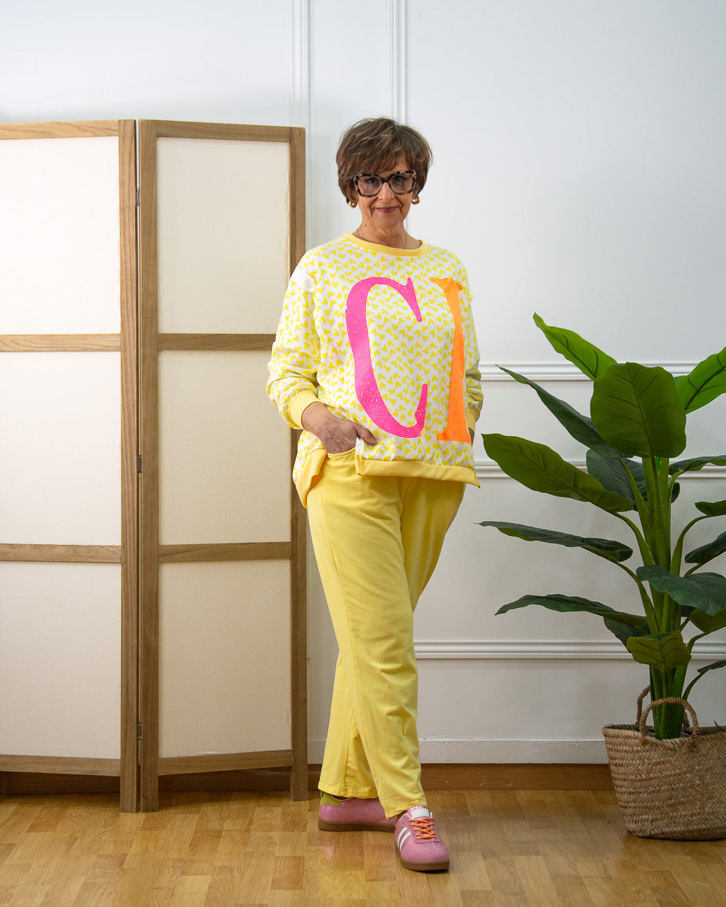 SUDADERA CORAZÓN AMARILLO