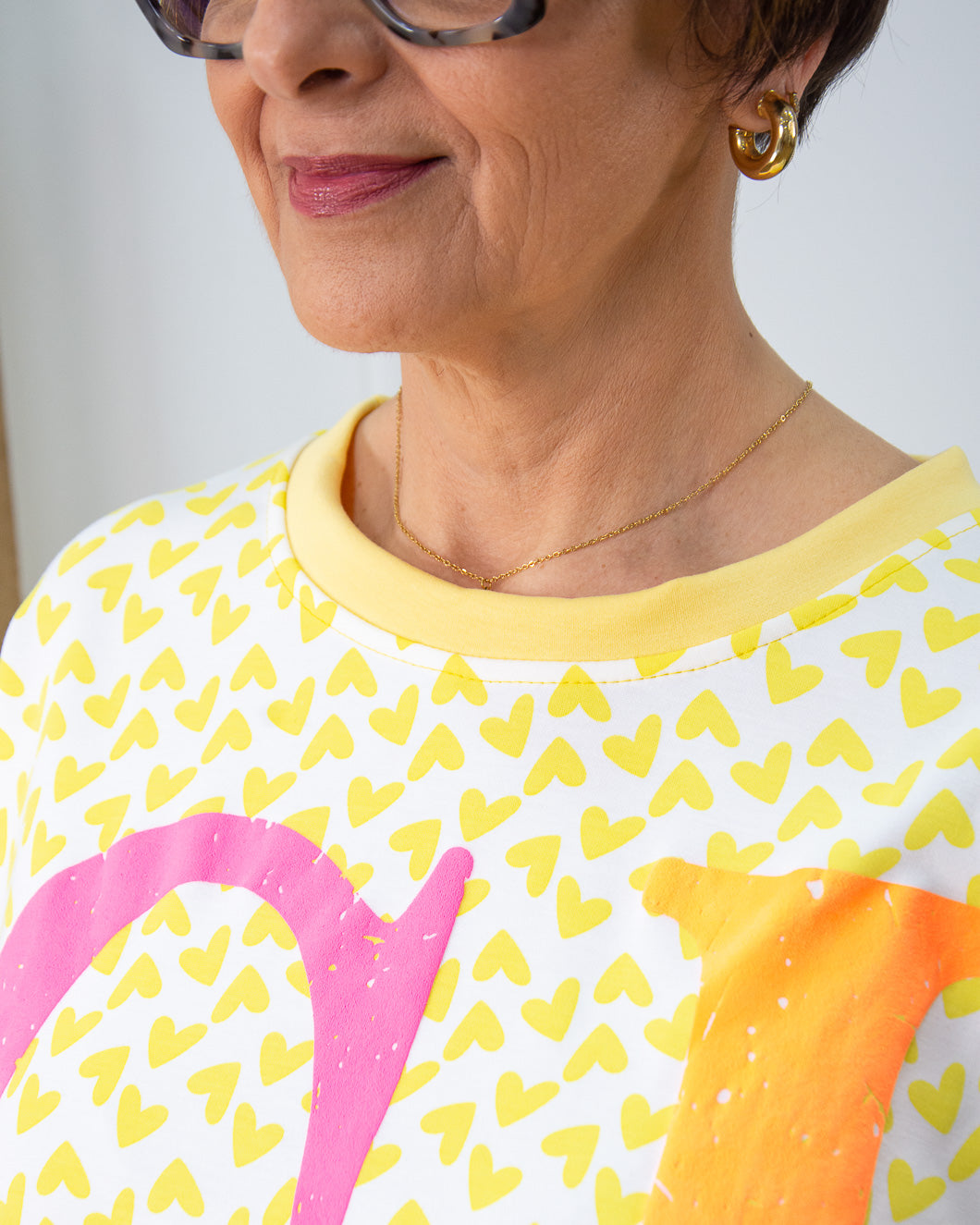 SUDADERA CORAZÓN AMARILLO