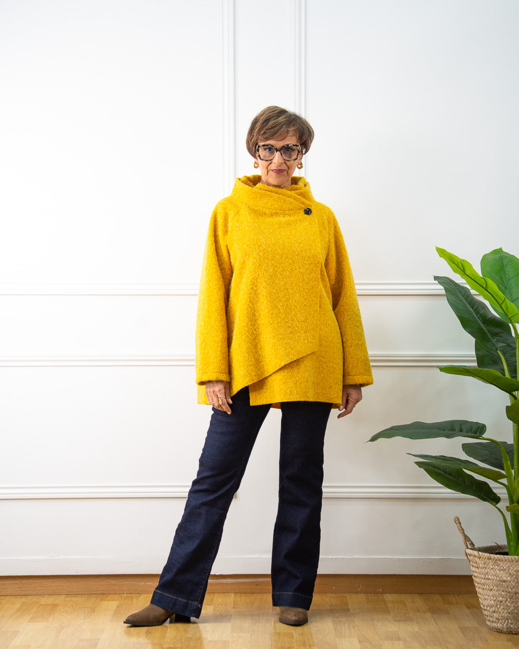 ABRIGO ASIMÉTRICO MOSTAZA