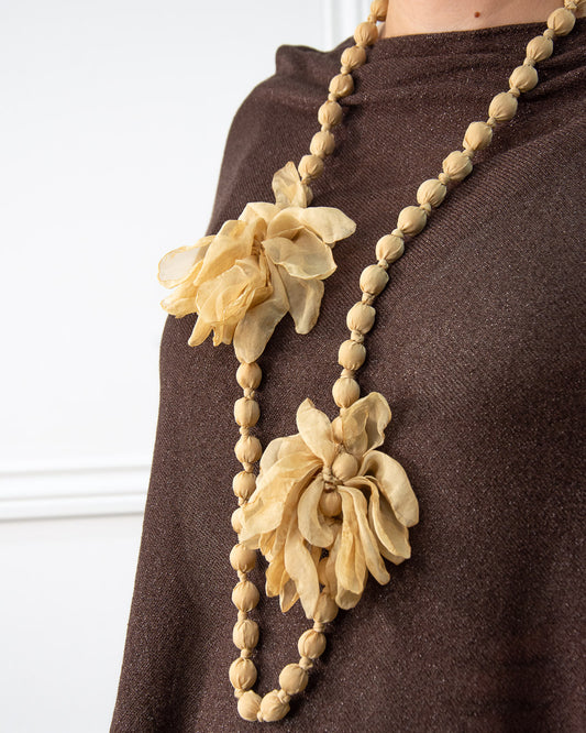 COLLAR SEDA FLOR CAMEL