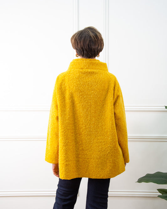 ABRIGO ASIMÉTRICO MOSTAZA