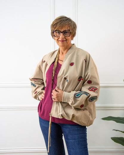 BOMBER BORDADA BEIGE
