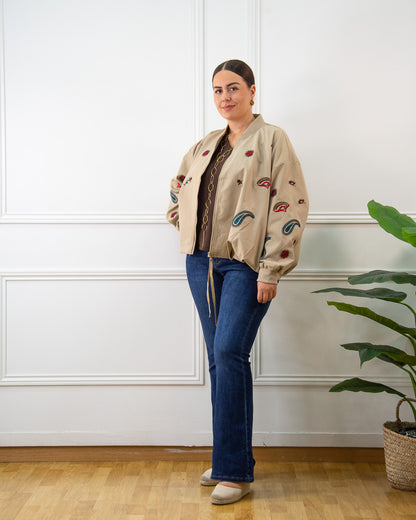 BOMBER BORDADA BEIGE