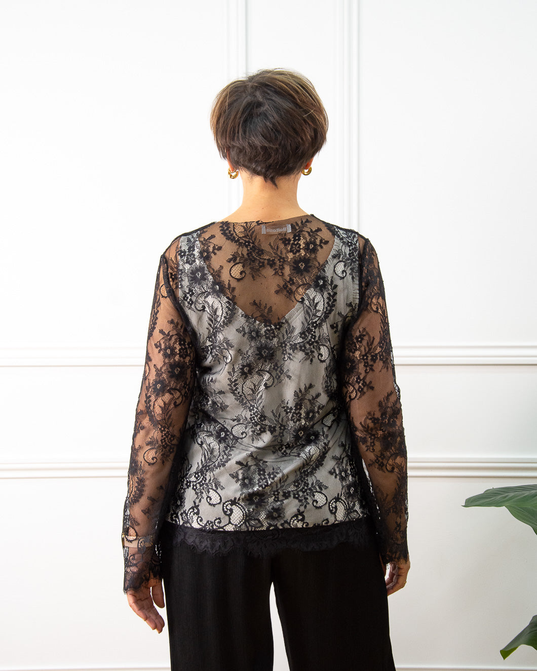 CAMISETA ENCAJE NEGRO