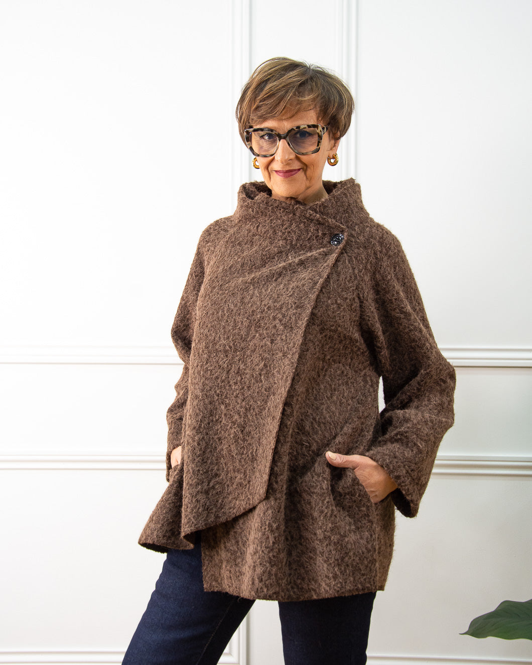 ABRIGO ASIMÉTRICO MARRÓN