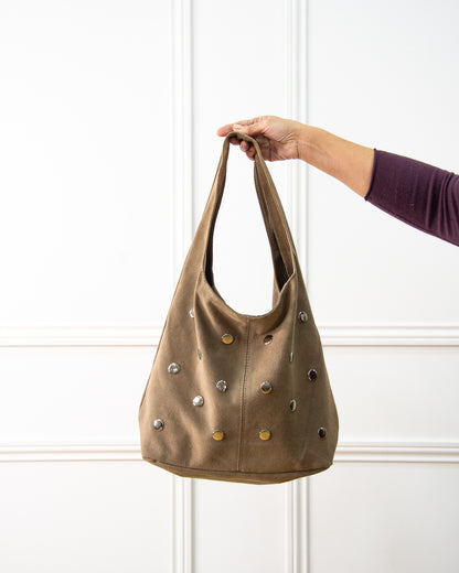 BOLSO GÓNDOLA TACHAS TAUPE