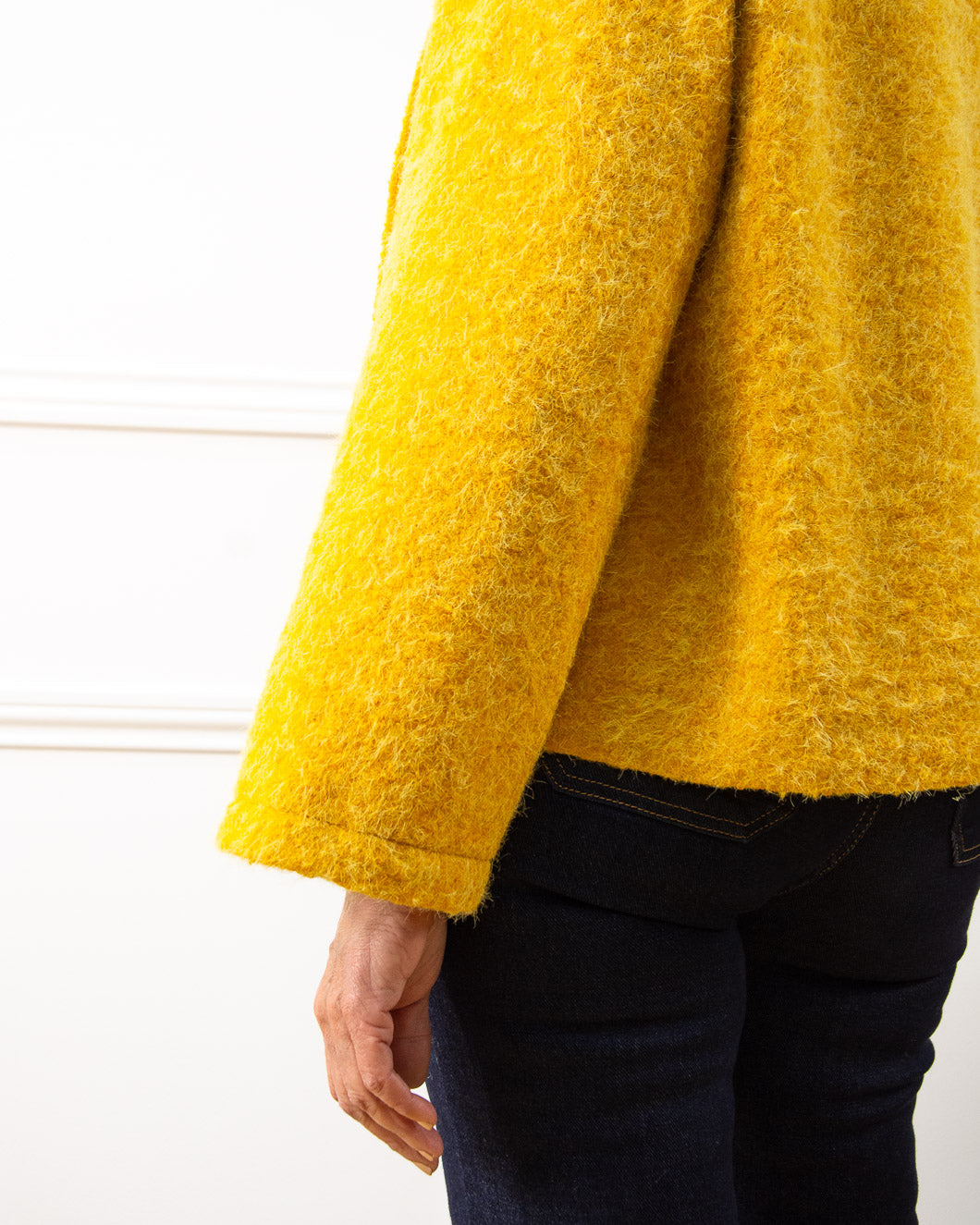 CHAQUETA ASIMÉTRICA AMARILLO MOSTAZA