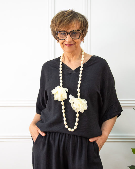 COLLAR SEDA FLOR BLANCO ROTO