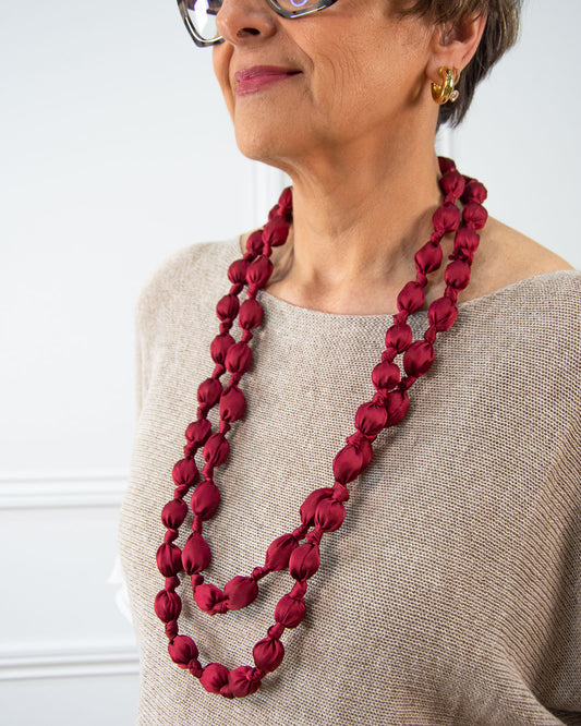 COLLAR SEDA GRANATE