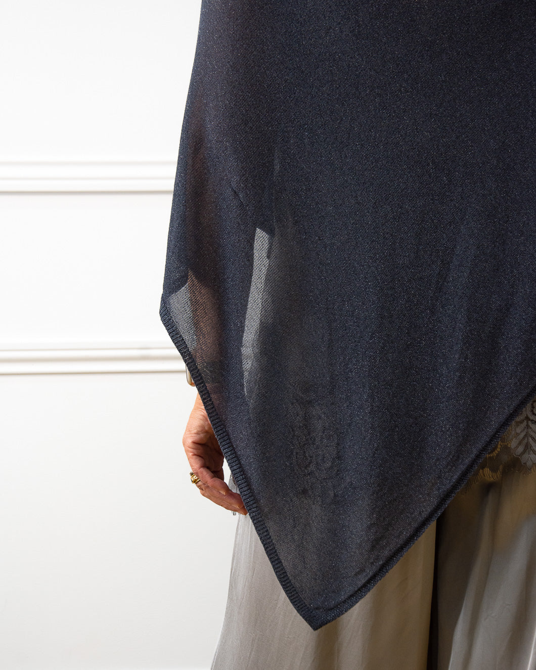 PONCHO BRILLO ANTRACITA