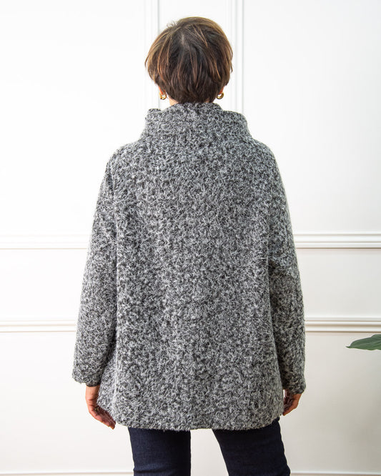 ABRIGO ASIMÉTRICO NEGRO