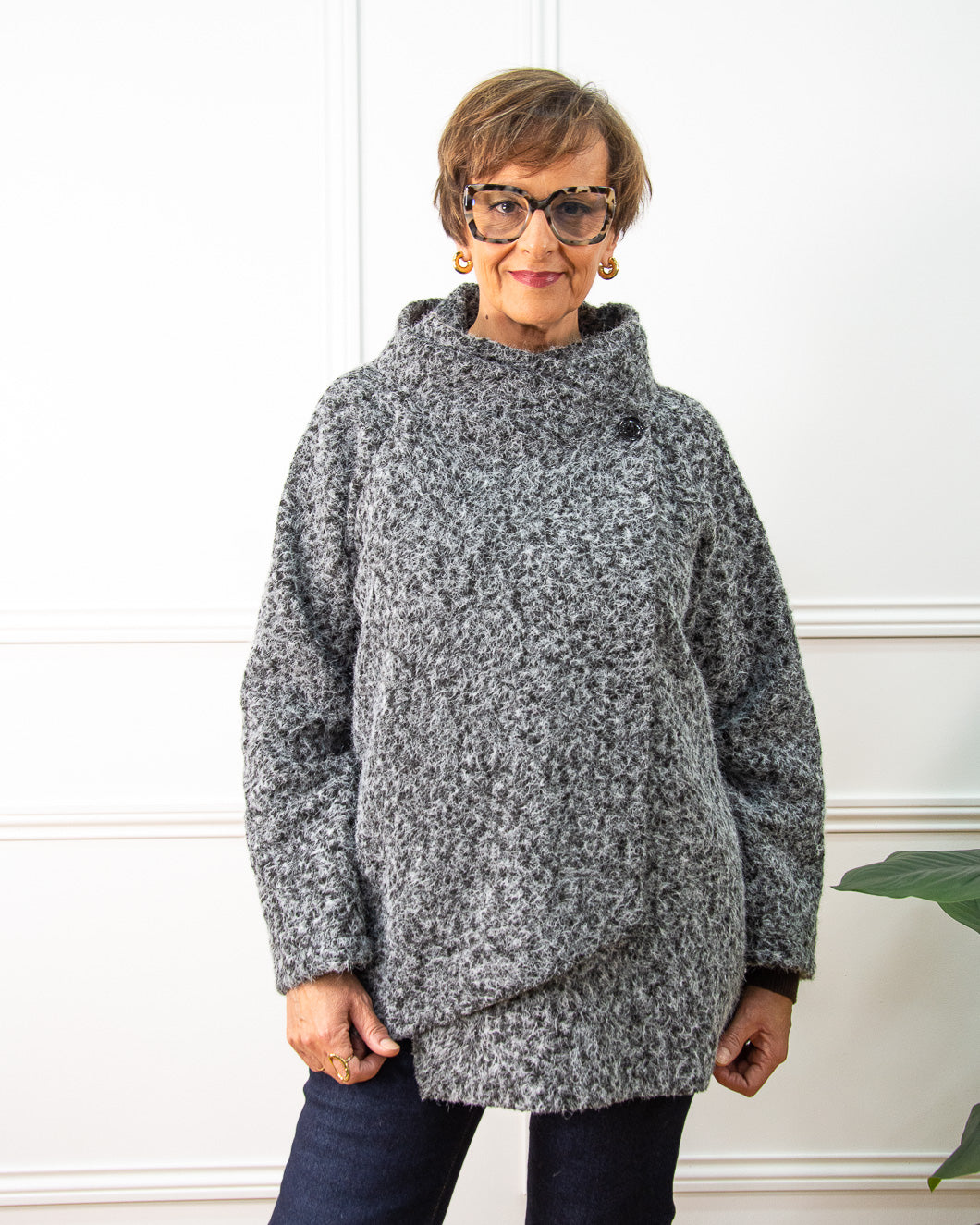 ABRIGO ASIMÉTRICO NEGRO