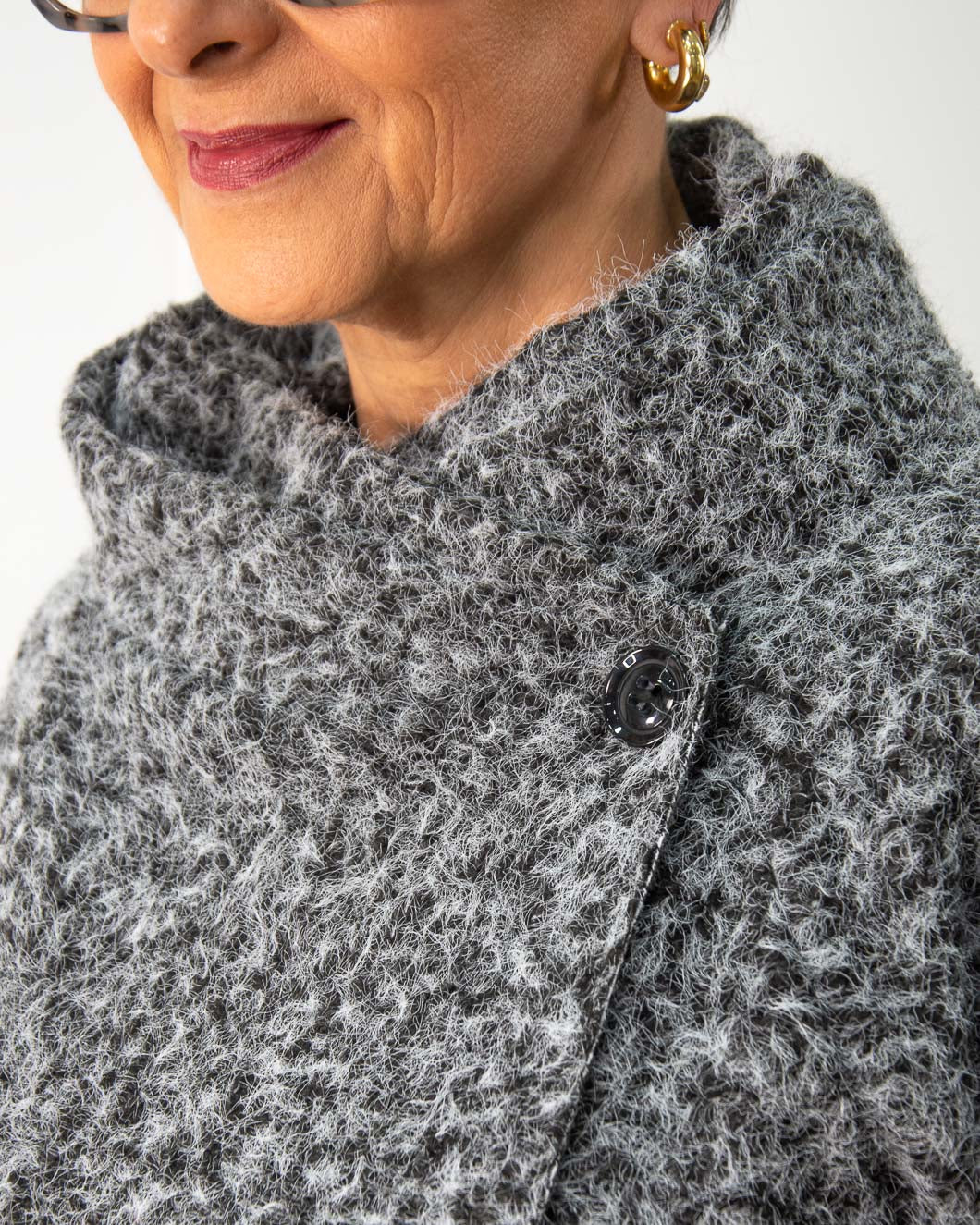 ABRIGO ASIMÉTRICO NEGRO