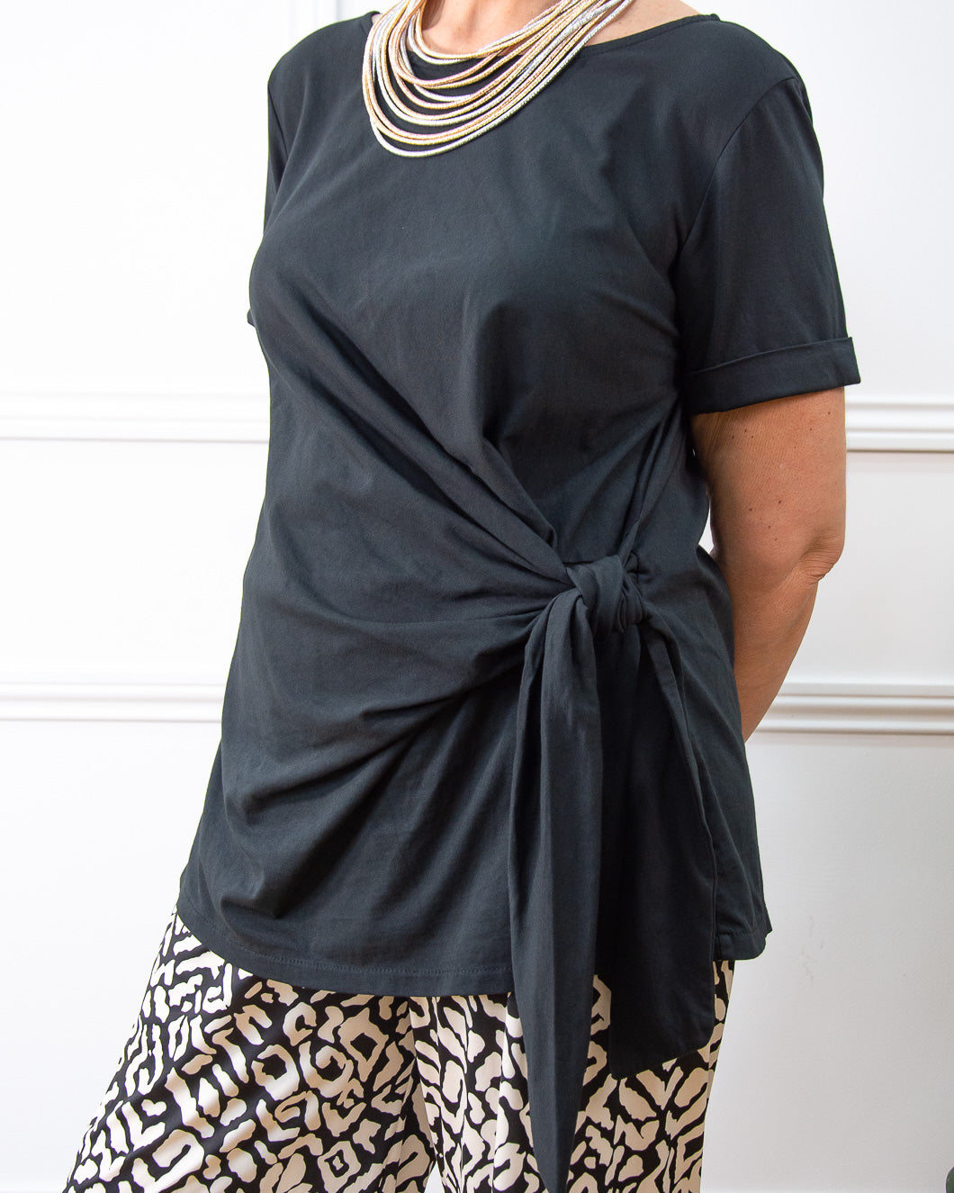 CAMISETA NUDO NEGRO