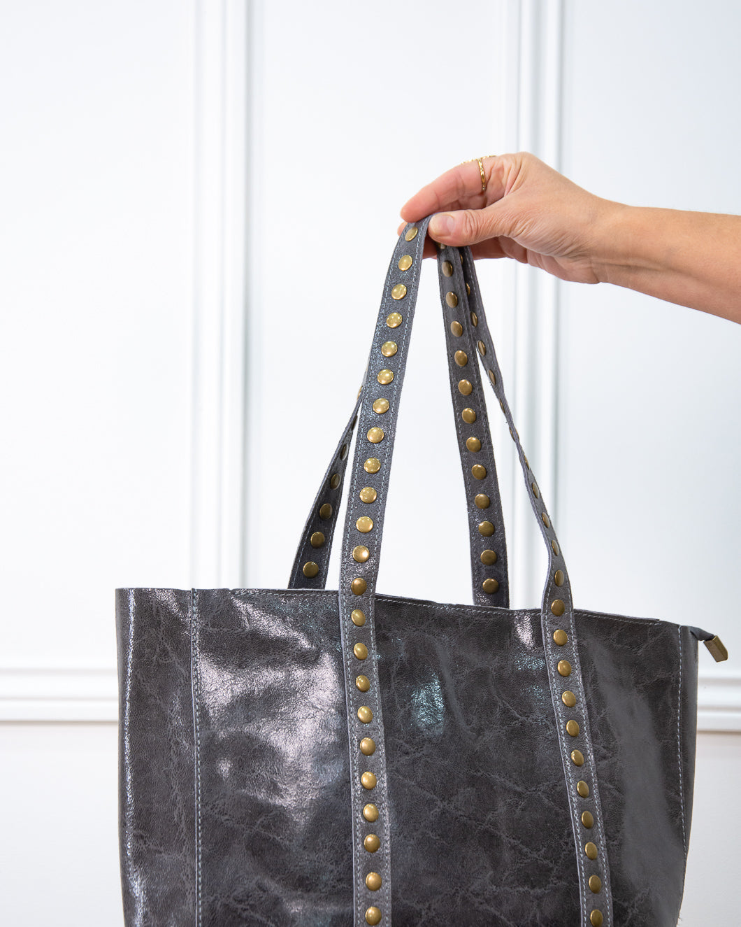 BOLSO SHOPPER BRILLO GRIS