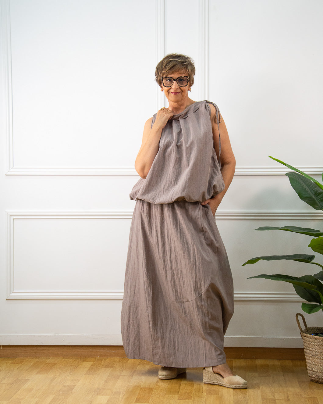 CONJUNTO ASIMÉTRICO TAUPE