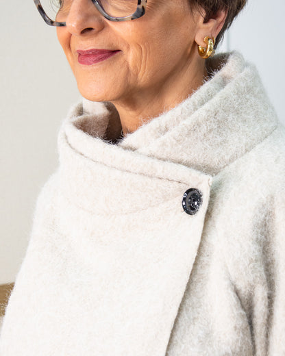 ABRIGO ASIMÉTRICO BLANCO