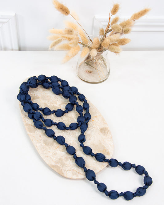 COLLAR SEDA AZUL MARINO