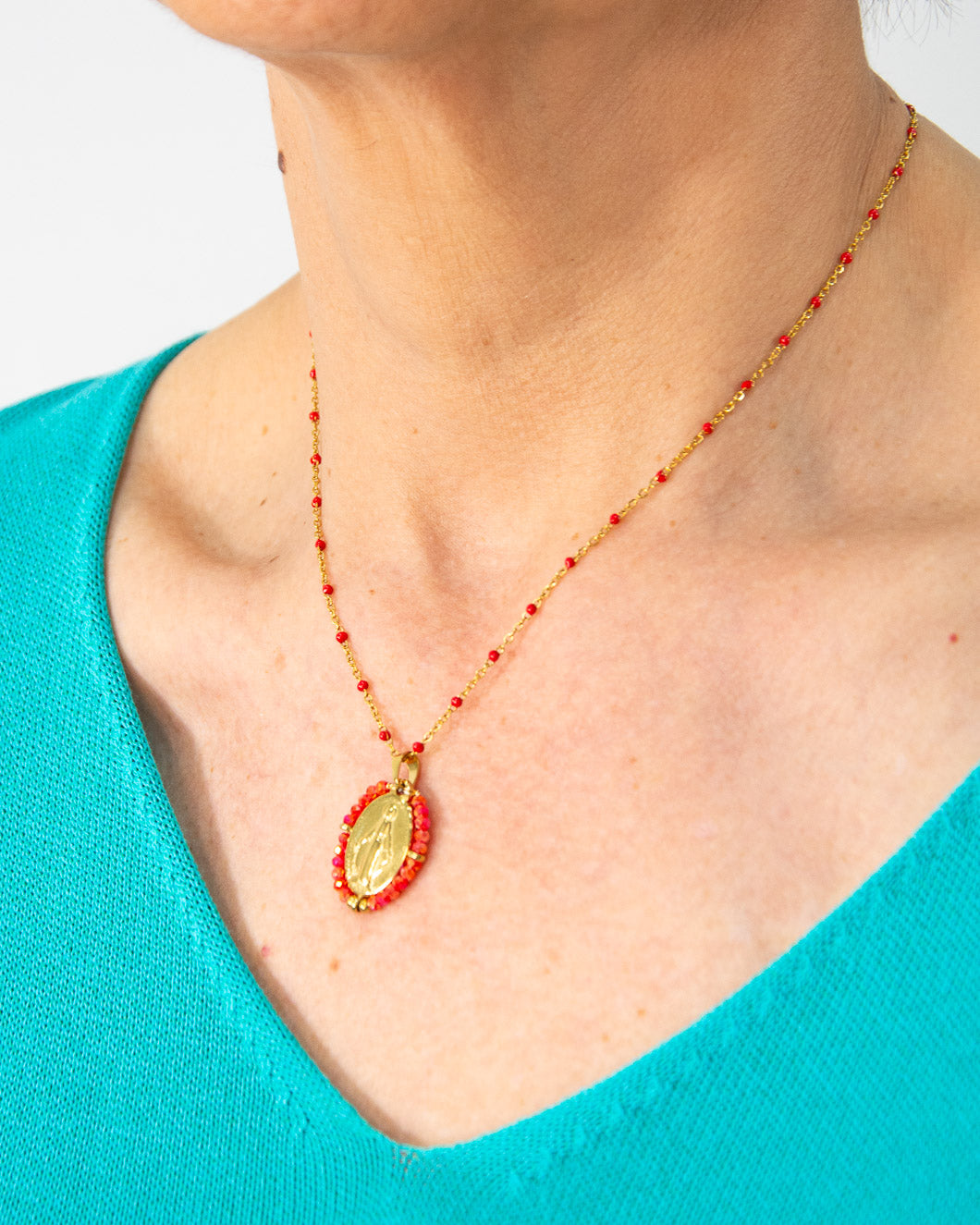 COLLAR VIRGEN ROJO