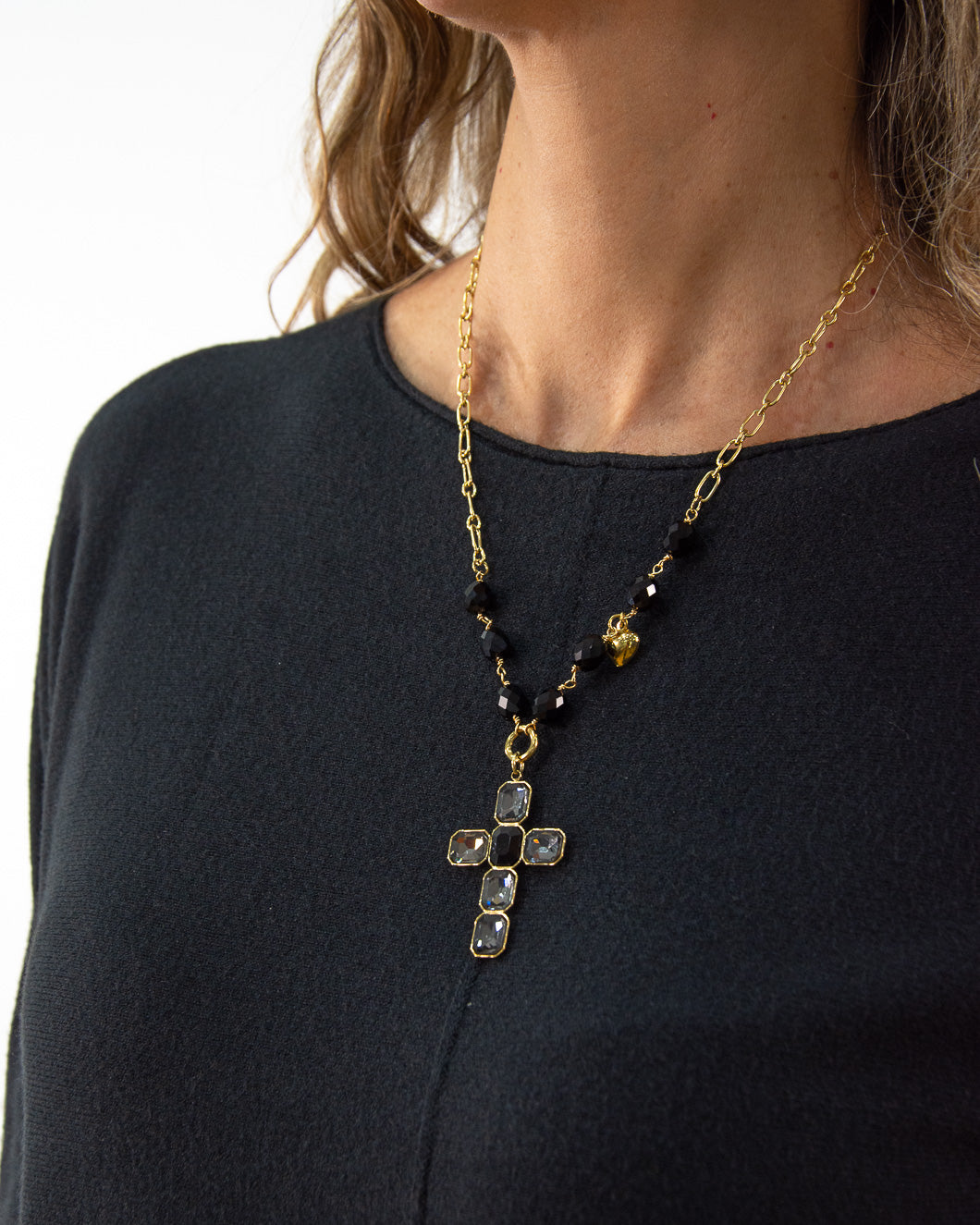 COLLAR CRUZ NEGRO