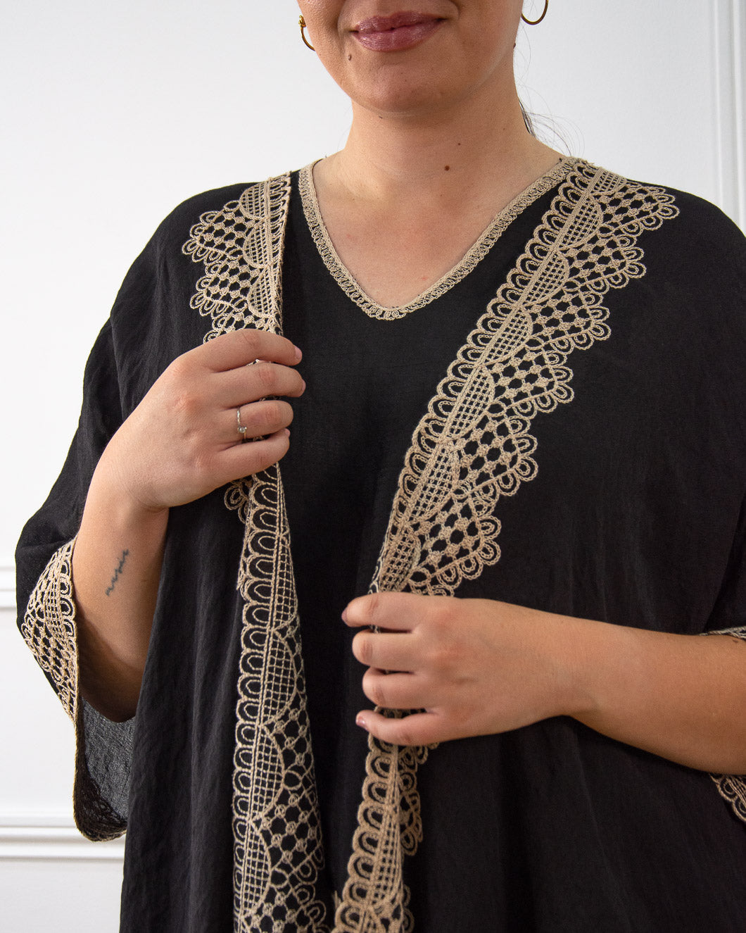 KIMONO BORDADO CORTO NEGRO