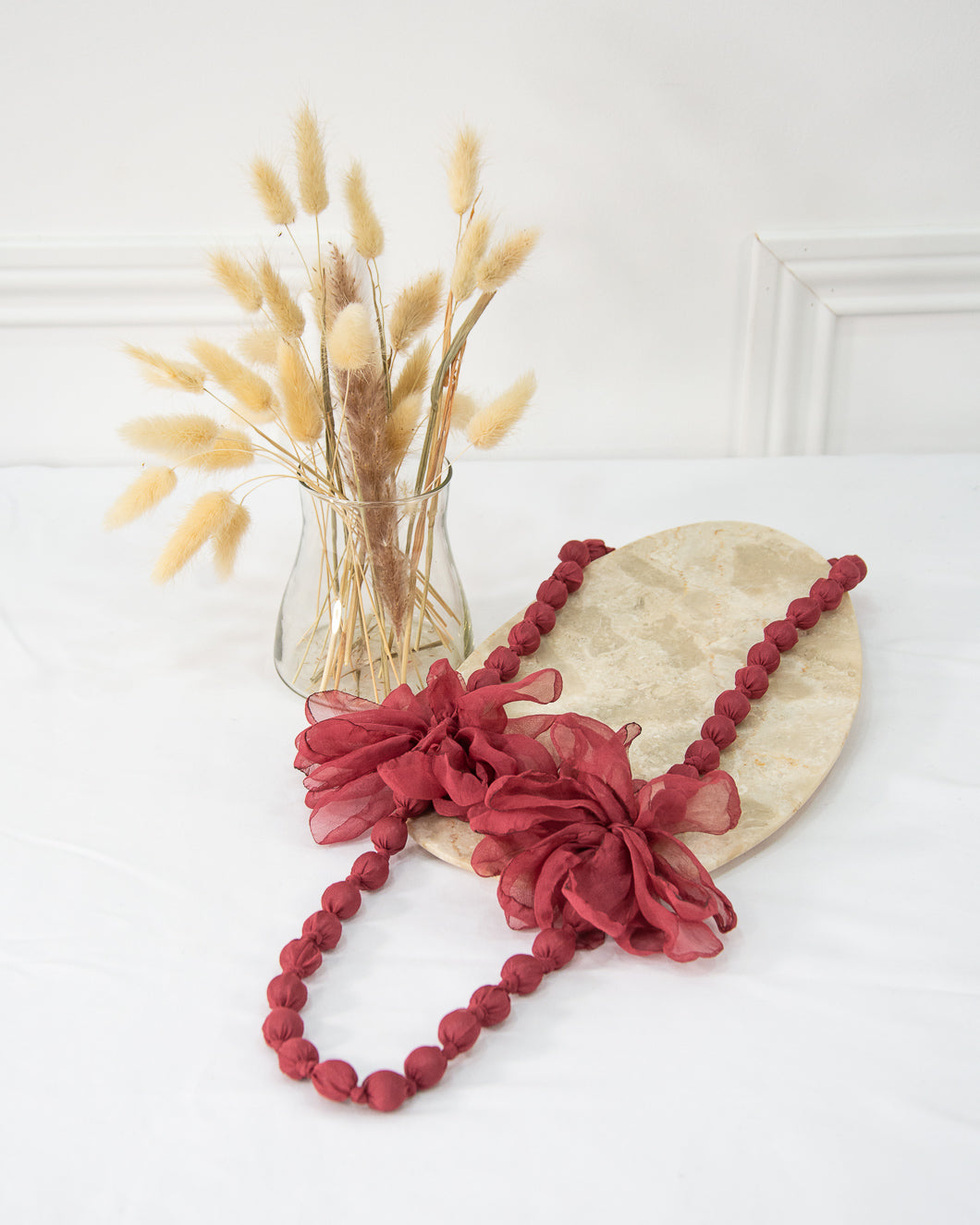 COLLAR SEDA FLOR GRANATE