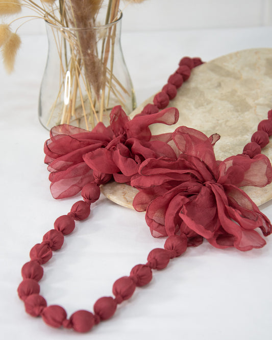 COLLAR SEDA FLOR GRANATE