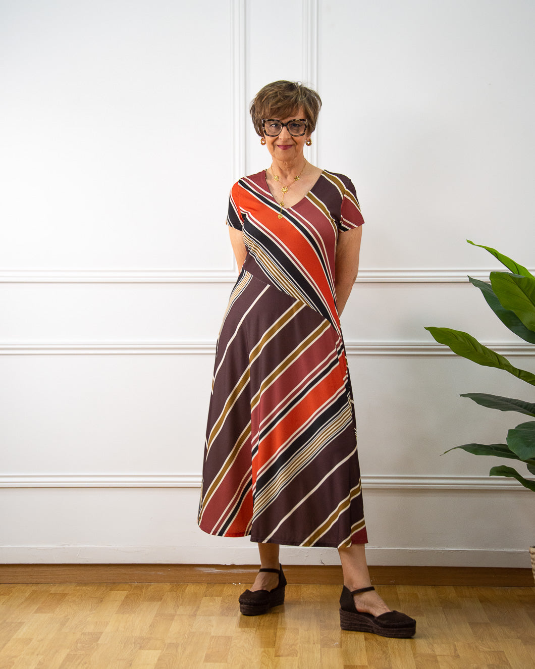 VESTIDO PICO RAYAS