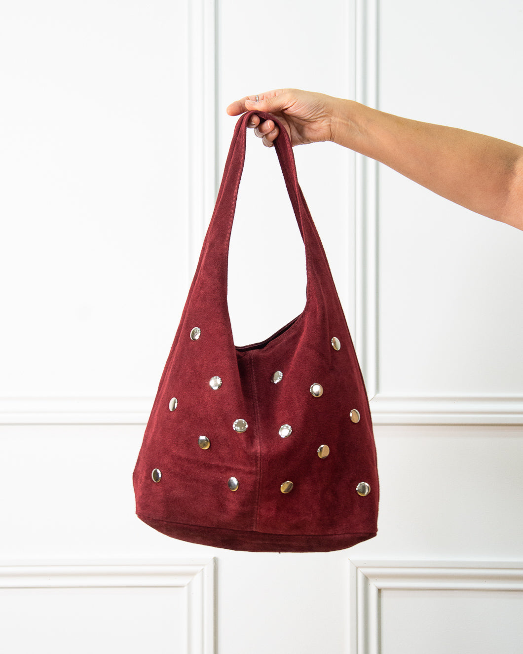 BOLSO GÓNDOLA TACHAS GRANATE