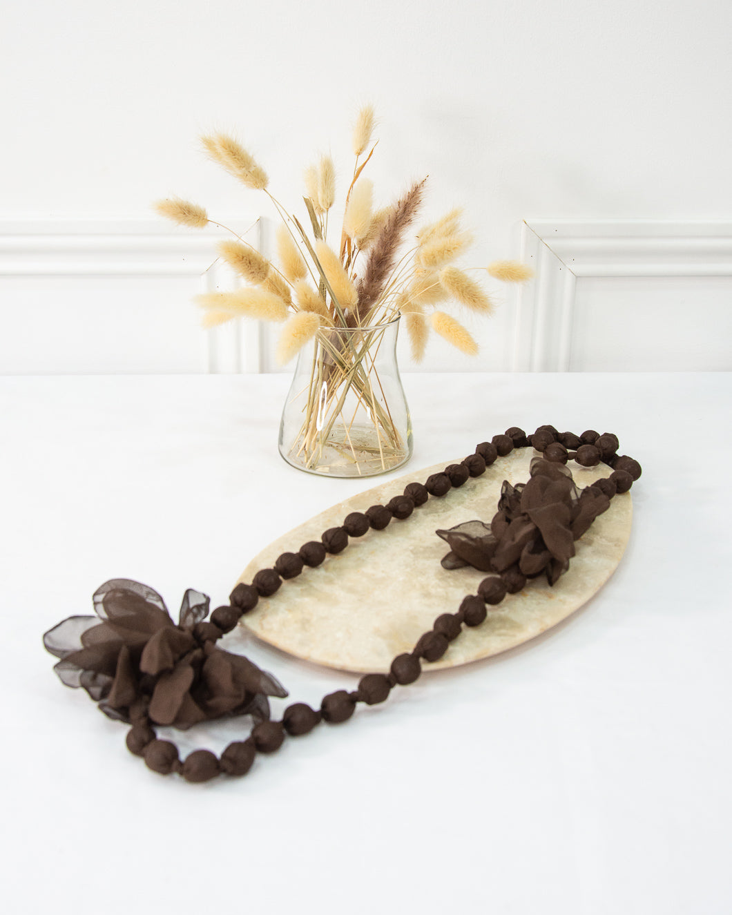 COLLAR SEDA FLOR MARRÓN CHOCOLATE