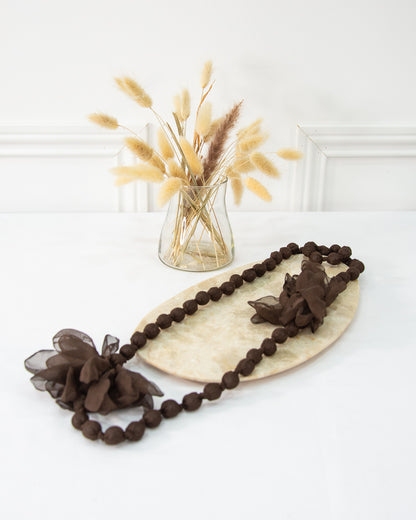 COLLAR SEDA FLOR MARRÓN CHOCOLATE