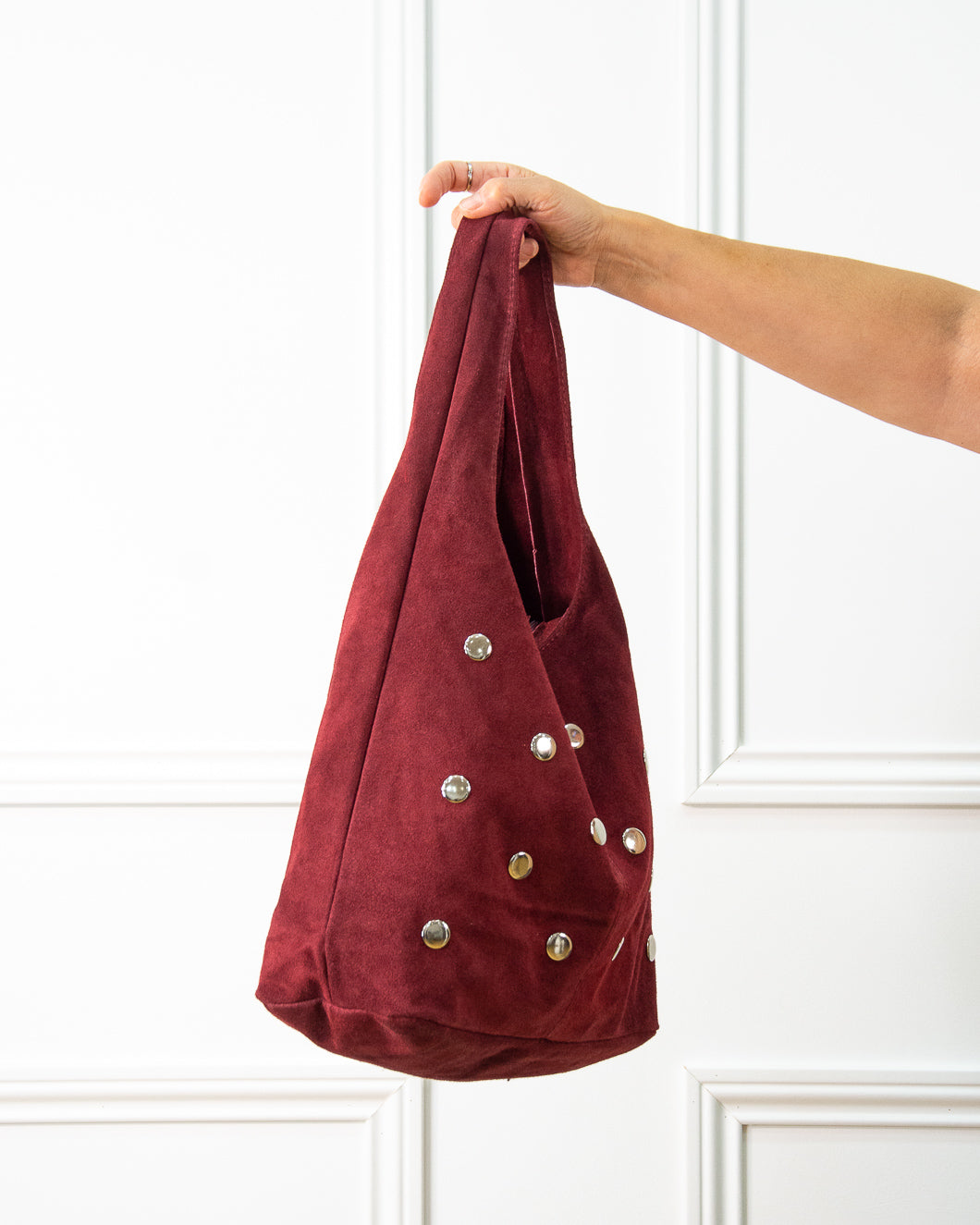 BOLSO GÓNDOLA TACHAS GRANATE